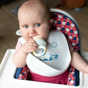 śliniak silikonowy akuku